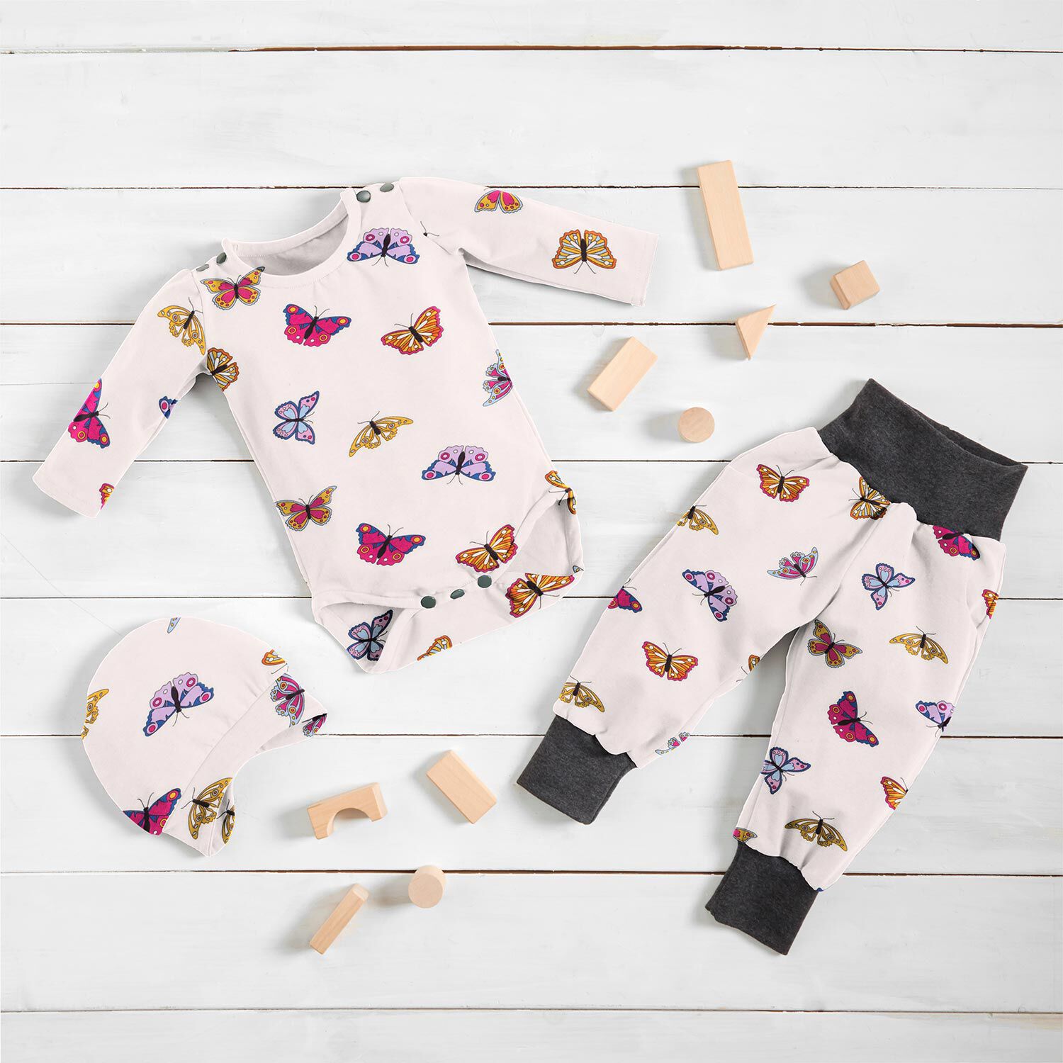 Kleurrijke babykleding 2025