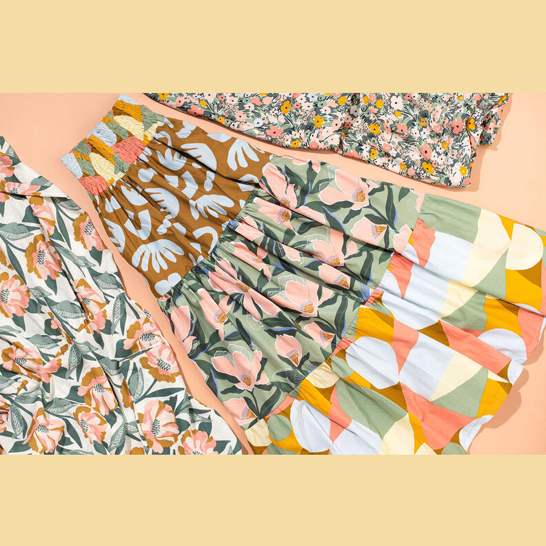 Katoenpopeline abstracte vormen | Nerida Hansen – olijf/kreeft,  image number 5