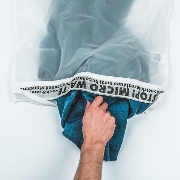 Guppyfriend | Waszakje tegen microplastic M [ 50 x 74 cm ],  image number 6