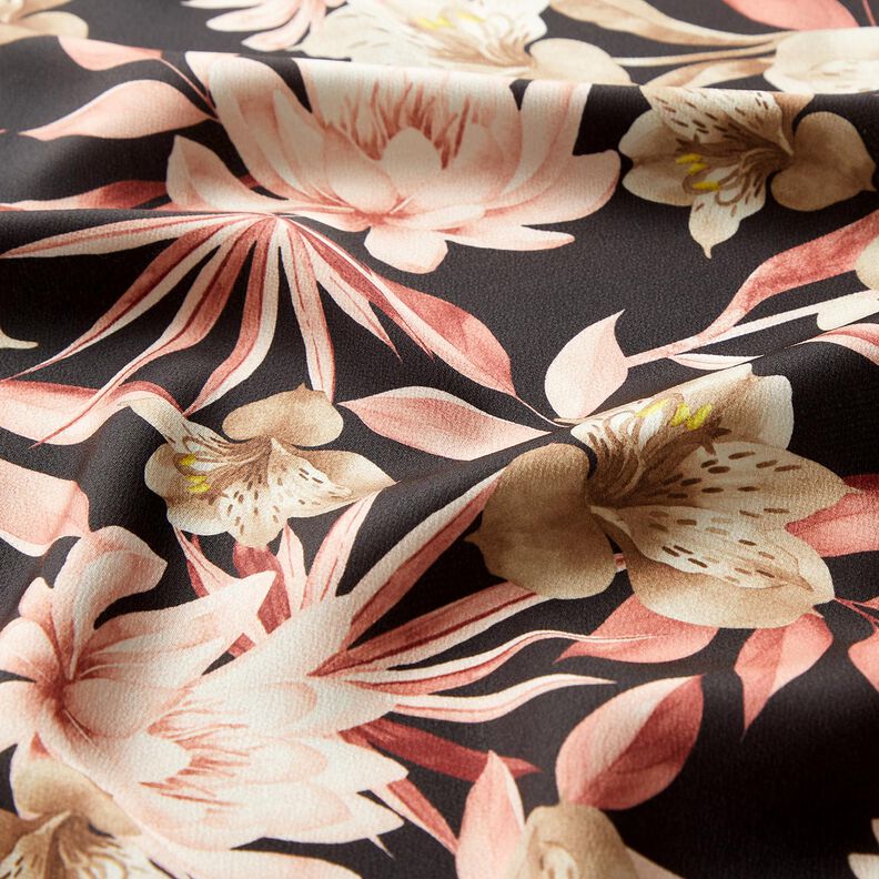Crêpe satijn magnolia's met palmbladeren – zwart/beige,  image number 2