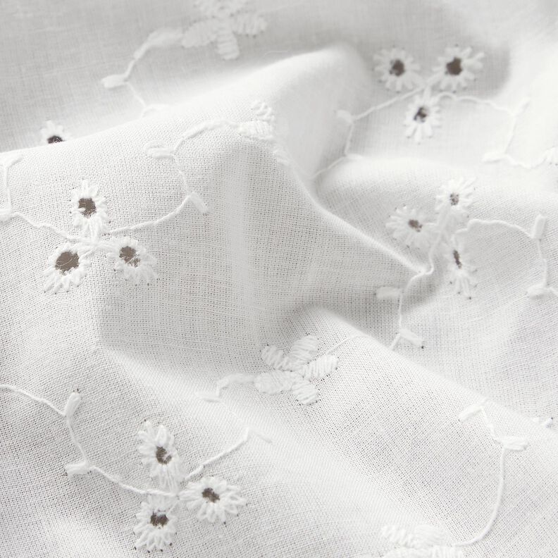 Katoenen stof met geborduurde bloemen met ranken – wit,  image number 2